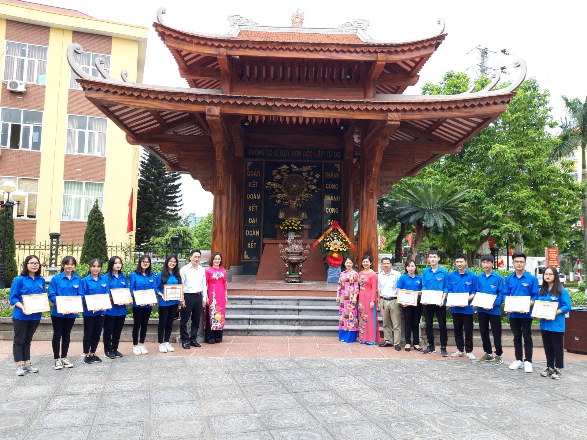4__Hoat_dong_cua_doan_truong_3_de416265b7