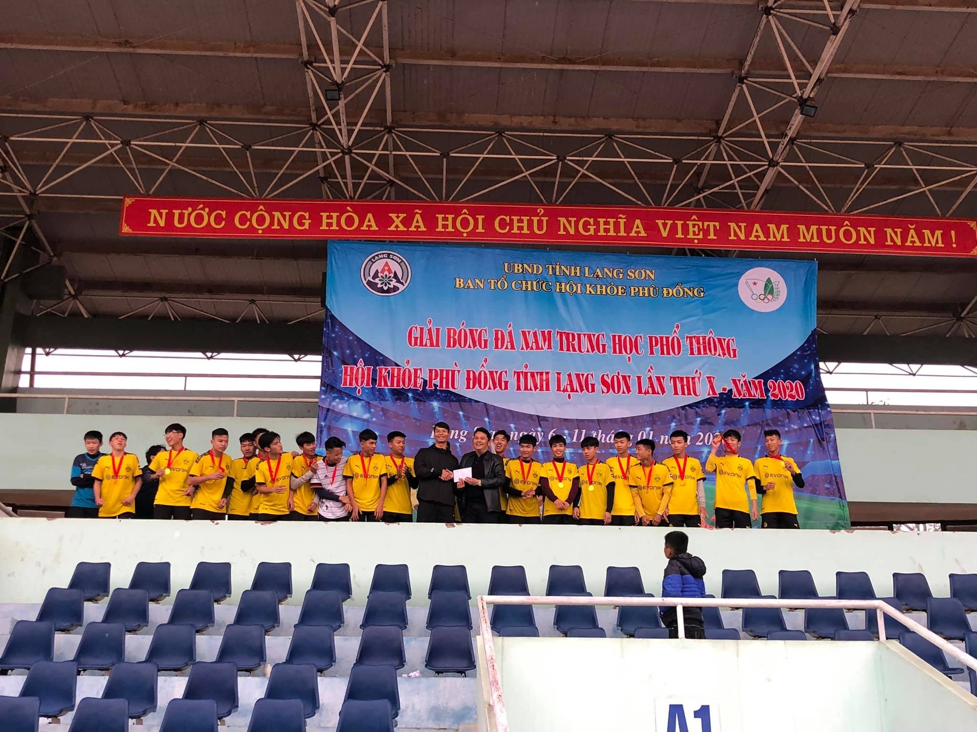 23__HS_tham_gia_hoi_khoe_Phu_dong_a764795bee