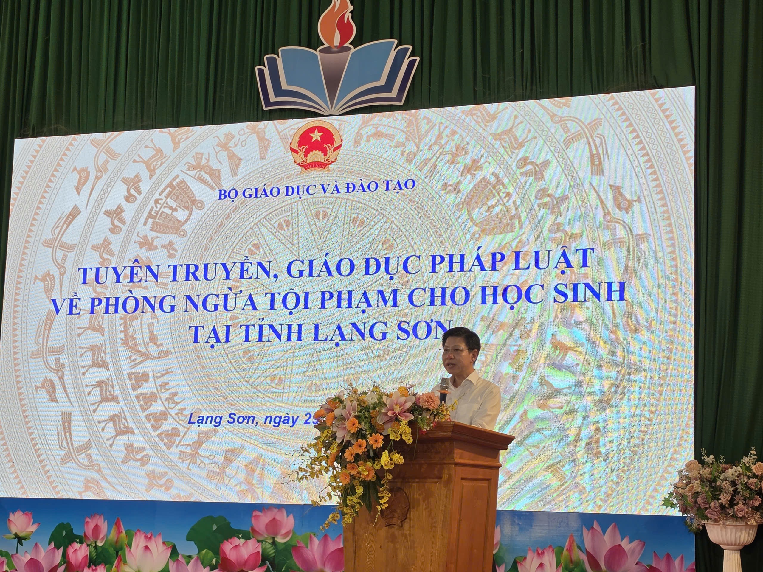 Đoàn công tác liên ngành Bộ GDĐT - Bộ Công an giám sát, tọa đàm và tuyên truyền phòng ngừa tội phạm tại Lạng Sơn