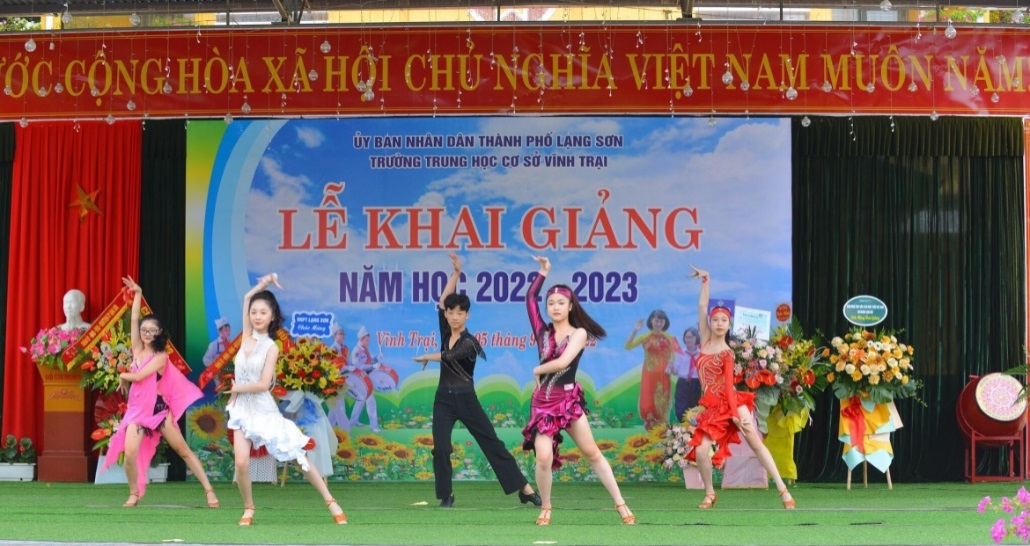 XÂY DỰNG TRƯỜNG HỌC HẠNH PHÚC BẰNG TRÁI TIM YÊU THƯƠNG