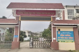 Kiểm tra công tác coi thi Kỳ thi chọn học sinh giỏi cấp quốc gia năm học 2021-2022 tại Hội đồng coi thi tỉnh Bắc Kạn