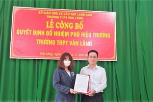 Công bố và trao Quyết định bổ nhiệm Phó Hiệu trưởng Trường THPT Văn Lãng