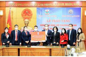 Lạng Sơn tiếp nhận 1 tỷ đồng ủng hộ chương trình 'Sóng và máy tính cho em'
