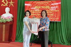 Công bố và trao Quyết định điều động, bổ nhiệm chức vụ Phó Hiệu trưởng Trường Trung học phổ thông Hoàng Văn Thụ