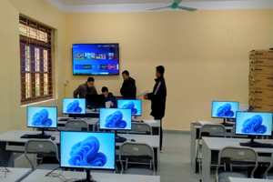Kiểm tra thực tế công tác bàn giao thiết bị phòng Tin học  cho các trường học trên địa bàn tỉnh Lạng Sơn.